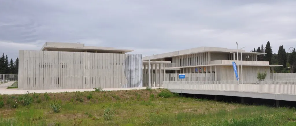 Bâtiment du lycée Jean d’Ormesson à Châteaurenard